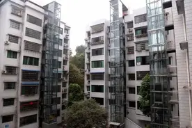 老旧小区加装电梯，再也不用“爬半层”了图片