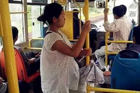 "连车都买不起，还想生娃？"孕妇挤公交被骂，司机霸气回怼图片