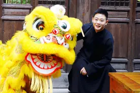 栾云平化了个妆，引发了一场小风波图片