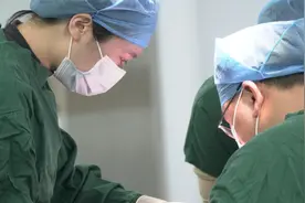 宝宝眼皮“鼓包”？春节期间正确护眼姿势，爸妈再忙也要看一眼图片