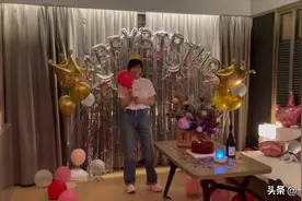 50岁闫妮庆生，素颜出镜太真实，离婚17年，把前夫当成亲人图片