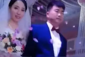 女星张小斐结婚了？网友：不能说很像，简直是一模一样图片