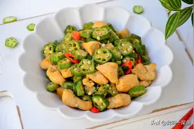 秋葵和它天生一对，炒一炒就出锅，鲜嫩爽口，比大鱼大肉还营养图片