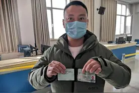 全国首个！青岛小伙尝鲜新能源考试车并取得驾照图片