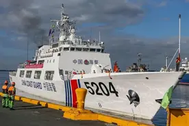 海警船只装上76mm舰炮，对外火力输出彻底碾压对手图片