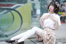 小学生买了JK制服拍视频，评论区都在说“你买到山寨的了”图片