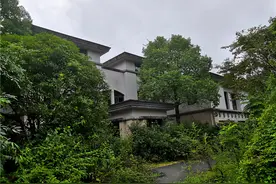 经4143次围观、310次延时、356次竞价 重庆一临湖独栋别墅2004万元拍卖成交图片