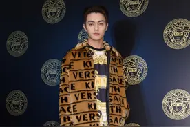 许凯竟然能把雪地靴穿得这么潮？黄色与黑色的结合够霸气图片