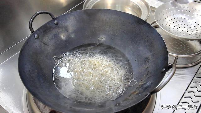 粉条怎么做更好吃？厨师长教你这种做法，好吃又入味，太香了