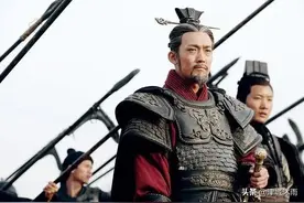 为什么秦献公传位给21岁的仲公子赢渠梁？而不是长公子赢虔？图片
