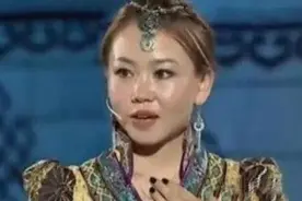 美女偷拿母亲宰羊刀去鉴宝，文物专家看后大惊道：你妈贵姓？图片