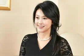 48岁藤原纪香肌肤紧绷没皱纹，谈梨园妻子生活，丈夫当选火炬手图片