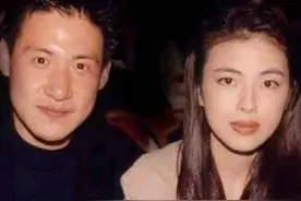 五音不全嫁歌神，洁癖到病态，深陷骚扰门，张学友却爱了她30年图片