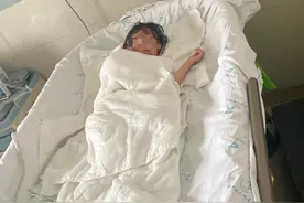 姐弟俩大面积烫伤，家庭陷入绝境图片