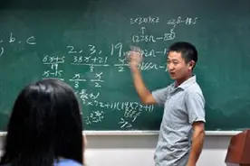 河南快递小哥余建春：揭开世界数学难题后，受邀到浙大给博士讲课图片
