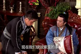 这哥哥真够狠，弟弟违反家规，赏300个大耳光，看着都疼！视频封面