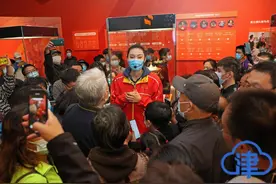 一段感人至深的对话 张萍回忆2004雅典奥运夺冠之夜图片