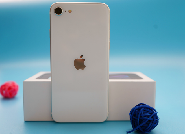 优点与缺点极端碰撞：新iPhone SE深度评测