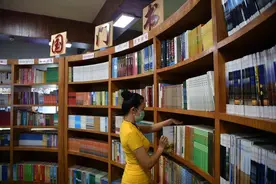 胞波情与偷渡客：缅甸人在瑞丽图片
