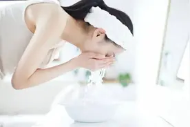 99%的人洗脸方式都是错的？除了洗面奶，还有两个事情要注意图片