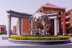 都想去石家庄外国语学校上初中，你知道这三年花费大概是多少吗？图片