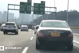 福州市民路遇黄牌99999轿车，怀疑是虚假号牌，交警：真牌！是“特殊”车辆图片