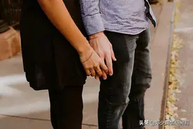 你得满足这两点，我才考虑娶你：凤凰男带母相亲大放厥词惹怒女子图片