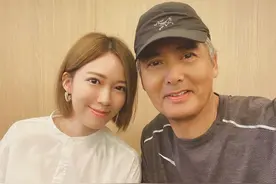 黄日华女儿漂亮又孝顺，周润发苗侨伟都疼爱她，为何31岁仍然单身图片