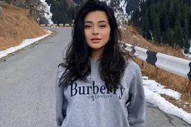 96年“俄罗斯美女”火辣身材爆红！不仅长得好看，她还超会穿搭图片