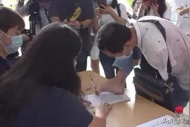 用脚写字考入同济大学！无臂硕士开学报到，宿舍设计太细节了……图片