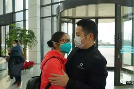 无锡民警表白护士女友：等你从湖北回来，结婚图片