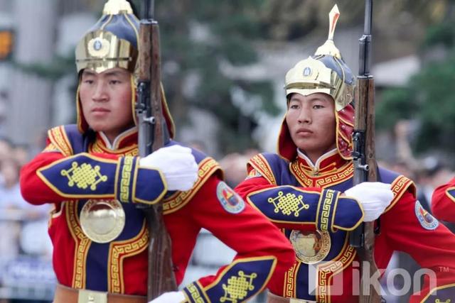 蒙古国大阅兵，总统检阅“铠甲勇士”| 图说