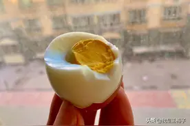 住酒店，用电热水壶煮鸡蛋，发到朋友圈大家乐了图片