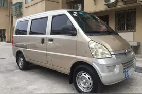 面包车不能拉人也不能拉货？车主反问：那我买车能干啥？图片