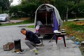 他所有的家当，加起来不值500元，但却活得如此潇洒自在，超羡慕图片