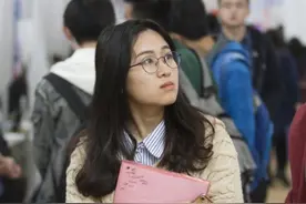 公务员再迎“福利”，6部门统一着装免费穿，教师有此待遇吗？图片