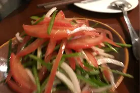 在新疆吃了老虎菜，想把舌头钉在乌鲁木齐的街上图片