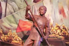 1949年，一个14岁的小女孩在渡江战役中立下一等功，成为渡江英雄图片