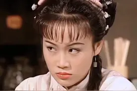 鹿鼎记名场面，7版阿珂出场，有人嗅花有人火拼，黄晓明版洗澡？图片