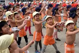 日本孩子冬天照样光腿，“变态”的裸保育，换来了健康素质第一图片
