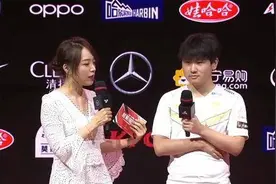 小东北和好友久哥连麦开黑，情商太高，网友：小乐言快来学学图片