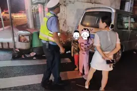 “我要找外婆！”深夜，两姐弟穿着睡衣，在路上边走边哭……图片