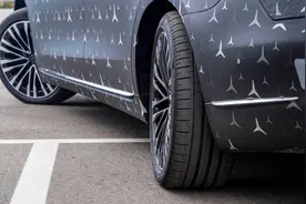 四轮转向对比前轮转向，转弯半径缩小2米图片