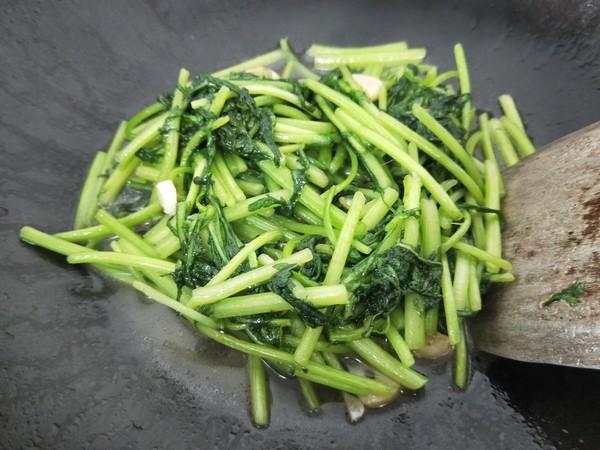 它是高尿酸的“福星”，早晚几口，降低体内嘌呤，痛风躲着你走！