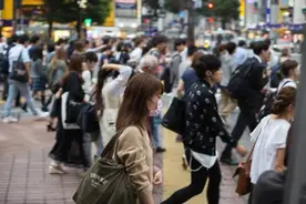 去日本旅游才知道，日本地铁能有多挤？一组照片告诉你真实情况图片
