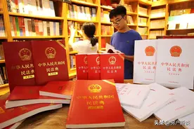 恭喜！新规出台，明年起留在农村的老房子，统统按照“地随房走”图片