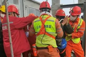 山东栖霞金矿爆炸事故被救矿工弟弟喊话：“咱们不醉不归”图片