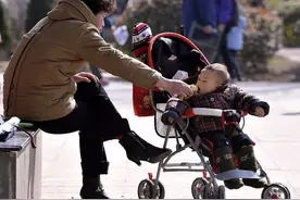 老人带孩子值得提倡吗？不愿老人帮忙带娃的4个原因，很现实图片