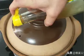 做生焗鱼煲，广东人真有一套，一腌一焗就开吃，简单好吃营养丰富图片