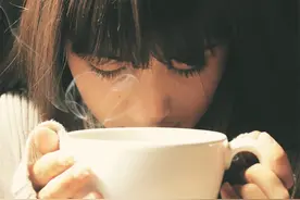 恋爱六年，她从没在男友面前流过泪：爱情里越懂事的女孩越孤单图片